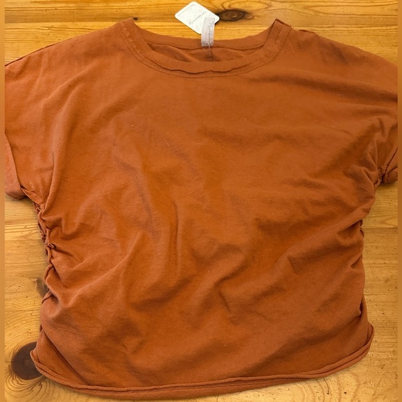 NWT FREE PEOPLE | free people intimately Brown Scrunch
Back Tee Women M - Picture 3 of 6